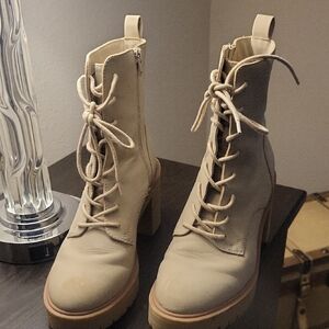 Source Unknown Beige Lace-Up Boots
